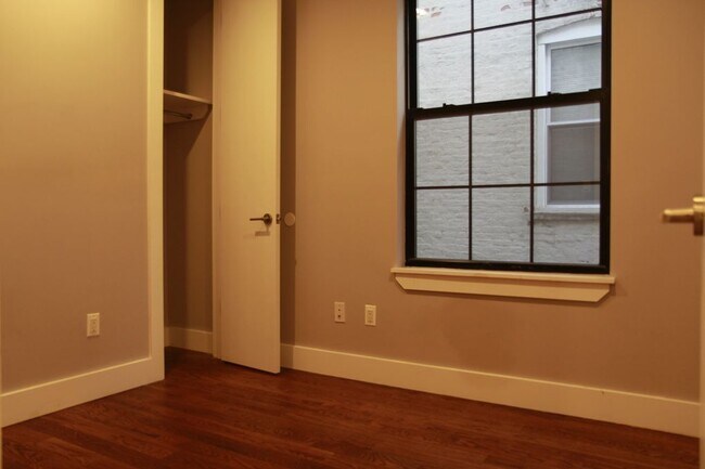 Building Photo - 1889 Troutman St