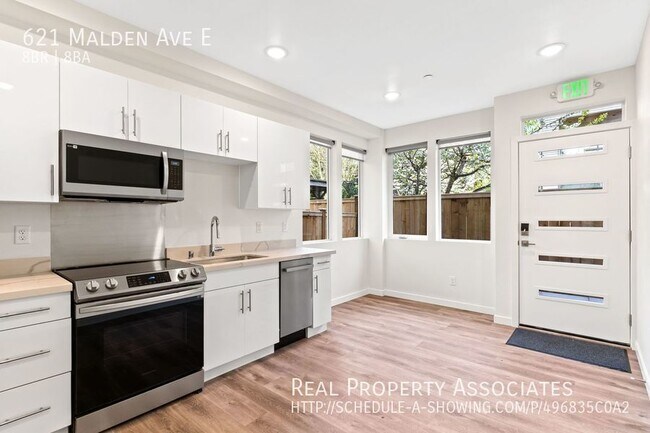 Building Photo - Brand New 8 bed/8 bath in Charming Capital...