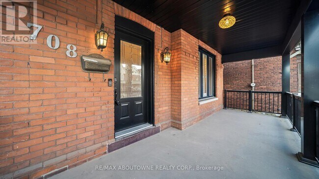 Building Photo - 708 Wilson St