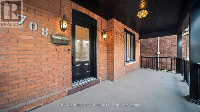 Photo du bâtiment - 708 Wilson St