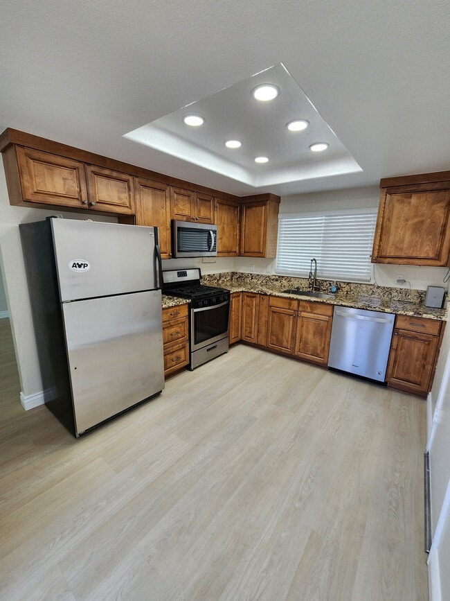 Foto del edificio - 14104 Hillcrest Dr