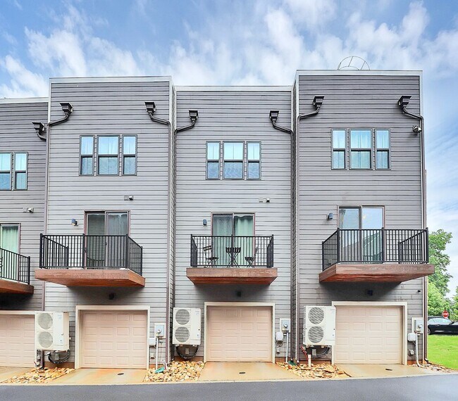 Foto del edificio - Townhome in the heart of Charlotte!