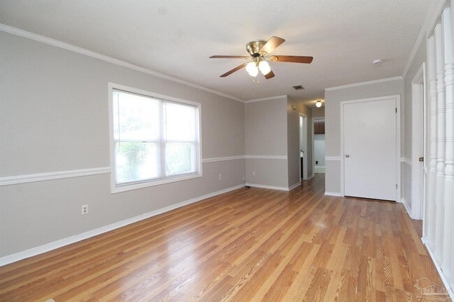 Building Photo - 4630 Bellview Ave