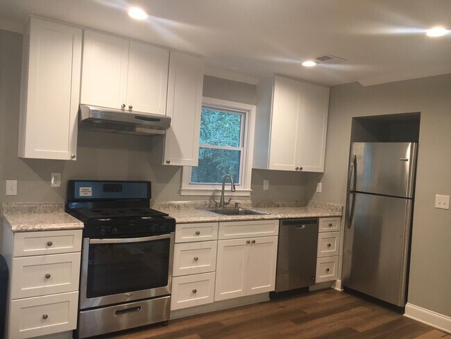 Building Photo - 300 Huntington Cir