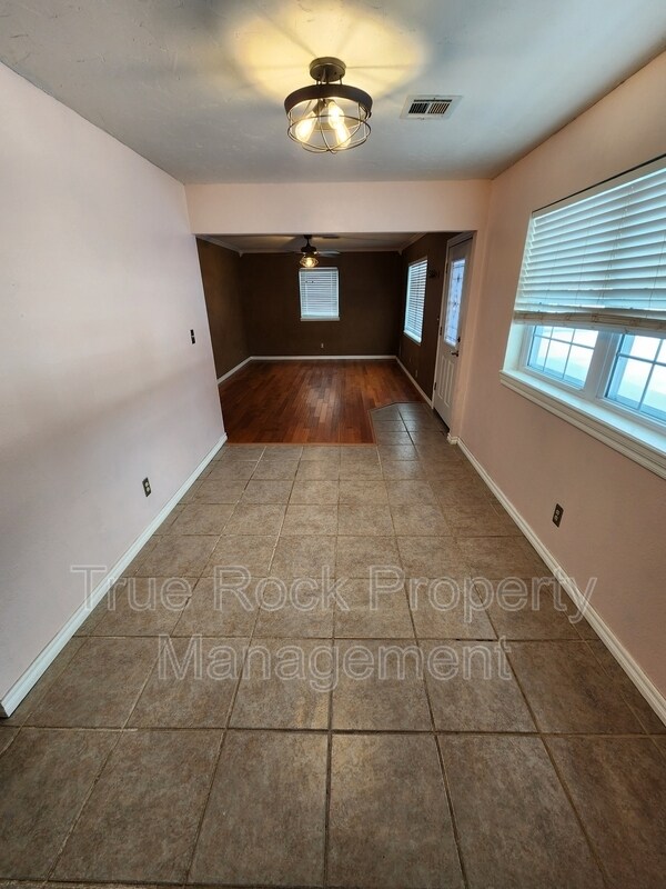 Foto del edificio - 729 E 22nd St