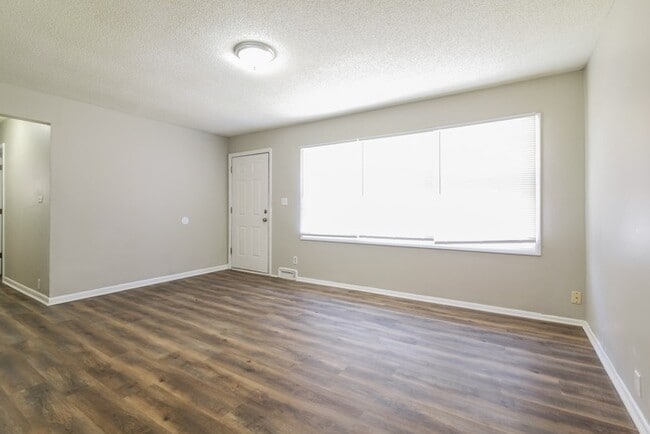 Building Photo - Great 4 Bedroom in Kansas City