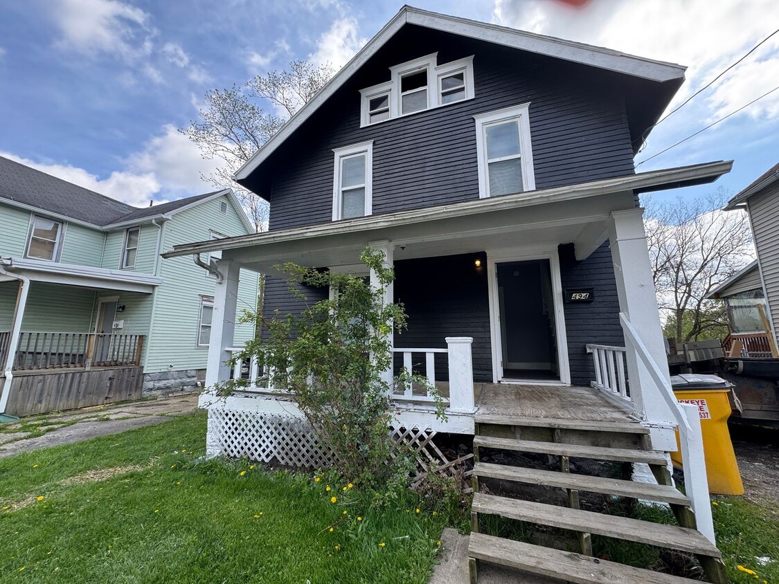 Primary Photo - 494 Louise Ave