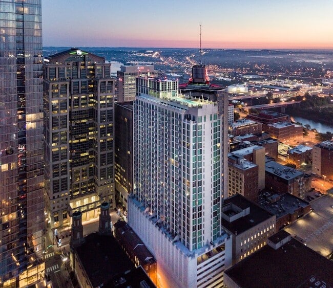 Building Photo - 415 Church St