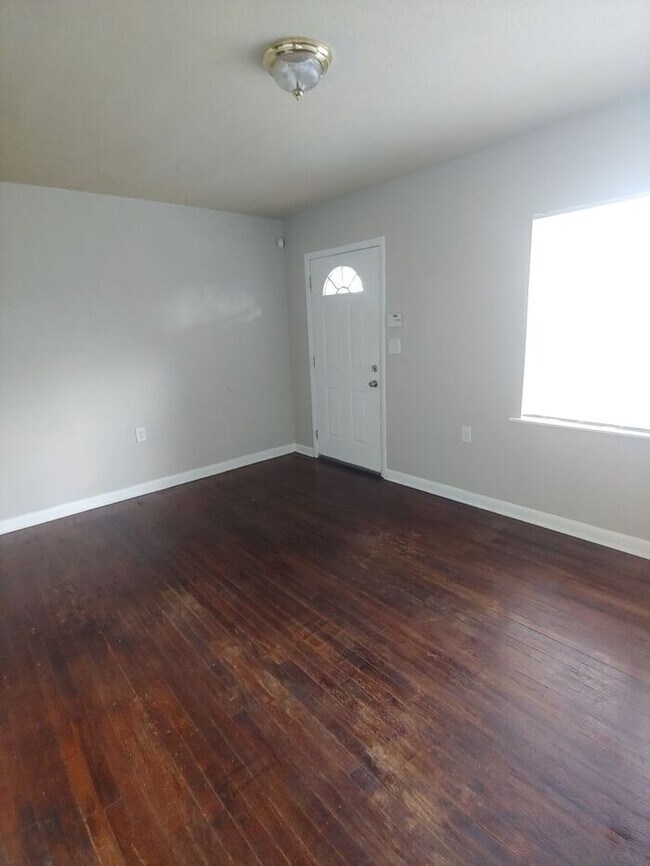 Building Photo - Come See this Fantastic Apartment