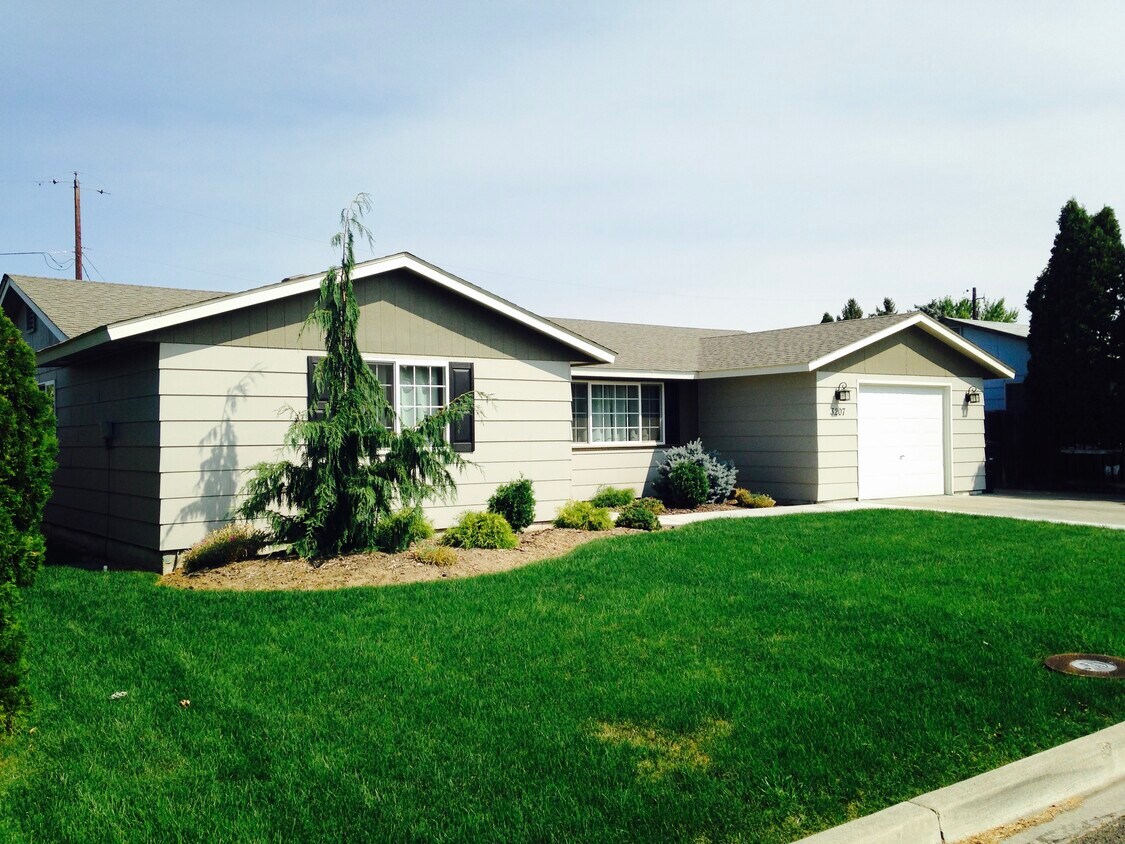 Foto principal - 3207 W Logan Ave