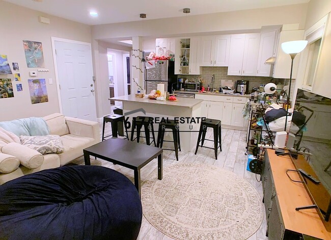 Building Photo - 77 Linden St