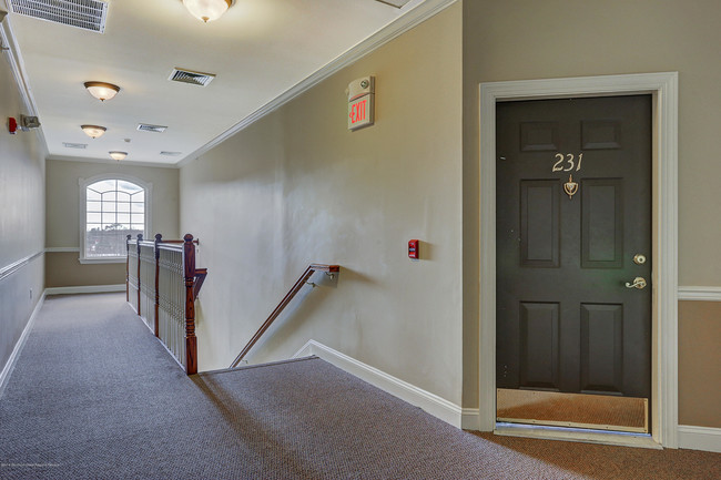 Building Photo - 231 Mill Pond Way