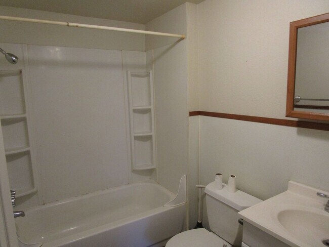 Foto del edificio - *PRICE REDUCED* 2 Bedroom Home with Large ...