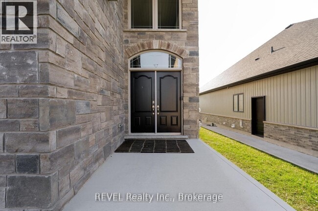 Building Photo - 202 Viger Dr