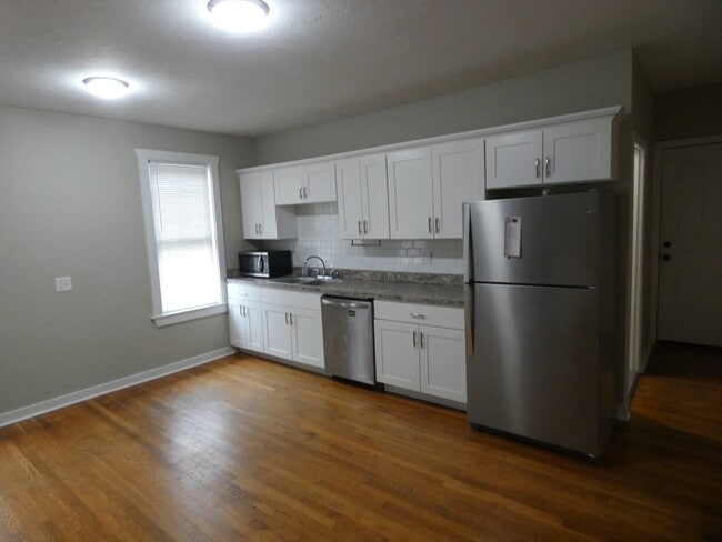 Building Photo - 2 Main St