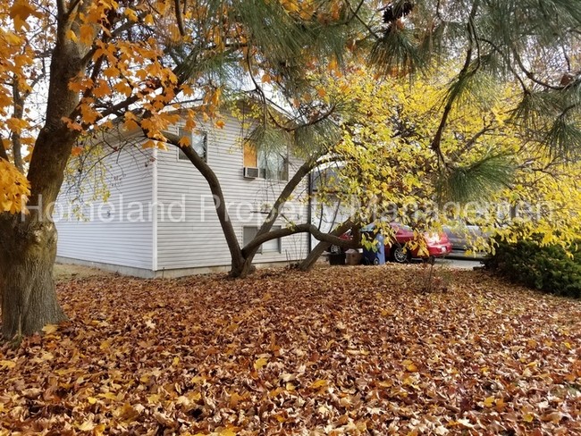 Building Photo - 2 Bedroom 1 Bath Duplex