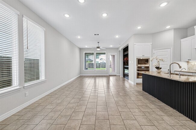 Foto del edificio - 6602 Albany Forest Ct