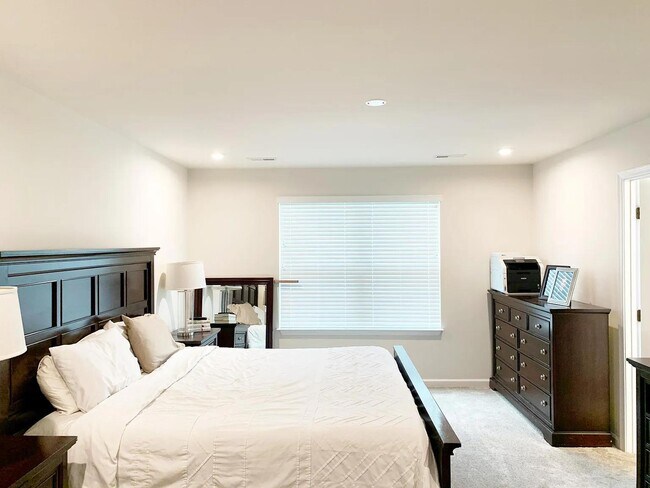 Foto del edificio - 121 Lilywood Ct