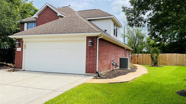 Building Photo - 22140 Knights Cove Dr