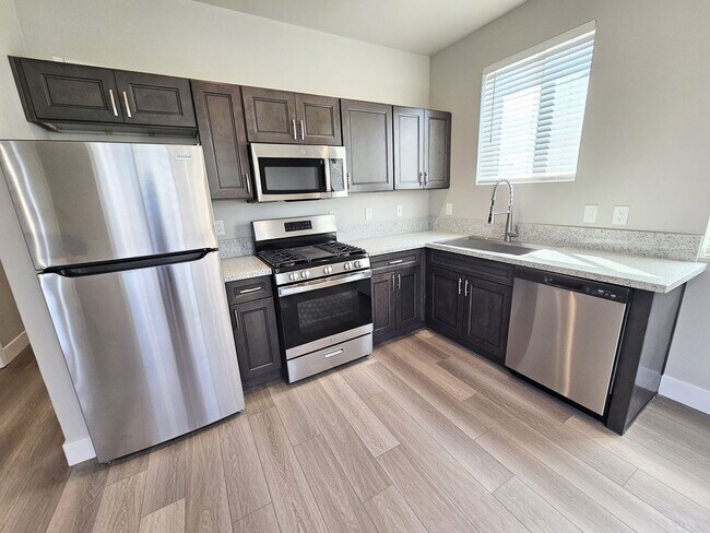 Building Photo - **Charming 1-Bedroom Midtown Apartment for...