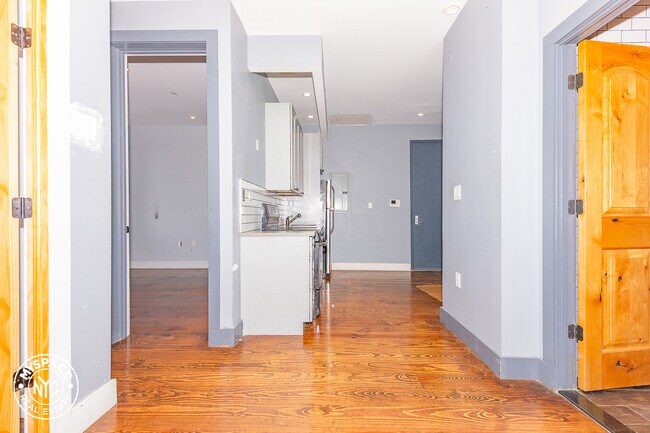 Building Photo - 29 Spencer Pl