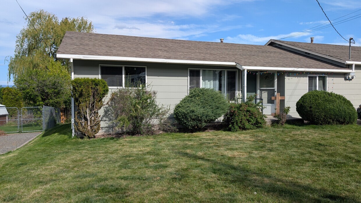 Foto principal - 301 1/2 Cedar St