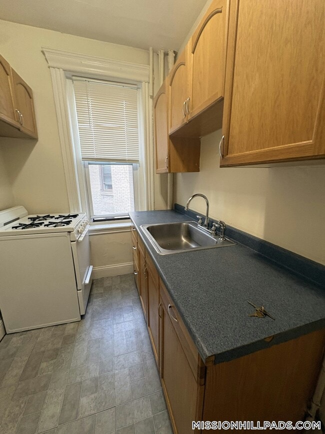 Building Photo - 360 Riverway