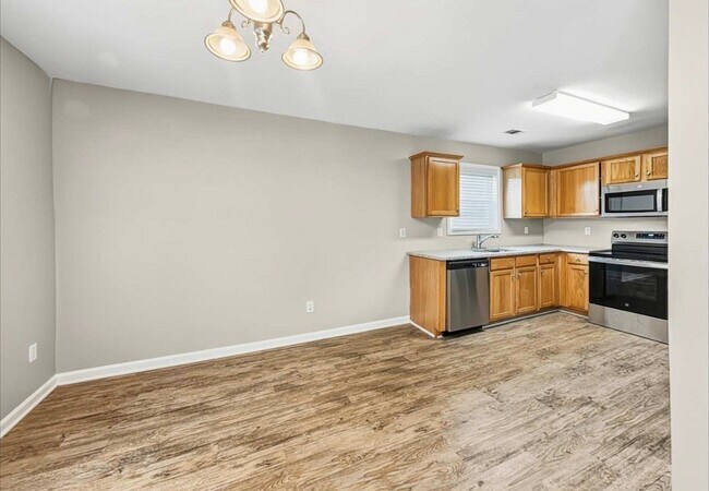 Foto del edificio - 4730 Camelot Dr