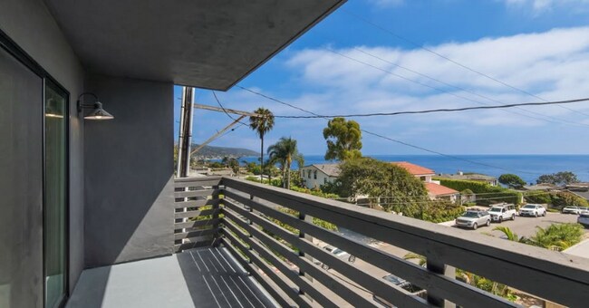 Building Photo - 1105 N Coast Hwy