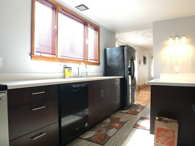 Building Photo - 155 Willow Ave