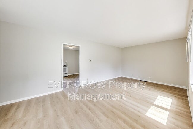 Foto del edificio - 546 Mooreland Dr