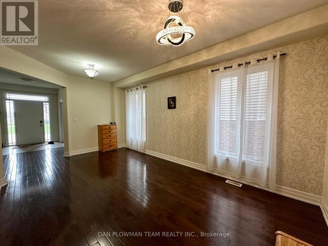 Building Photo - 1845 Silverstone Cres