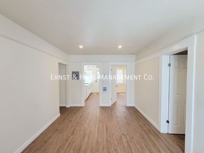 Photo - 154 E Eagle St Apartment