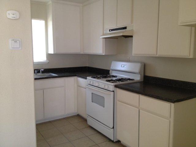 Foto del edificio - One Bedroom Unit In 4 Plex Ready To Go!!!