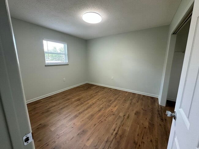 Building Photo - 532 Schneider Dr