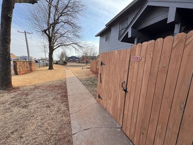 Photo - Fully Furnished 3 bedroom, close to everything! Flexible terms, easy application process! House