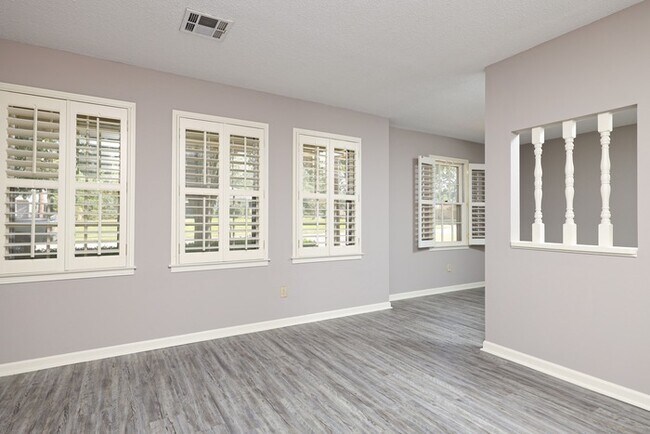 Foto del edificio - 620 Sandhurst Dr