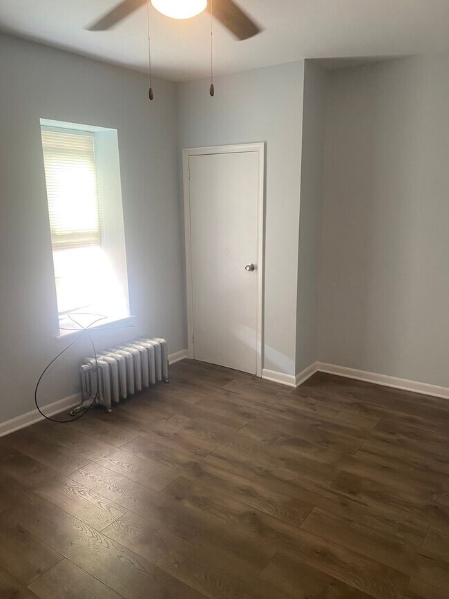 Building Photo - 1.5 Bedrooms Duplex in Chester