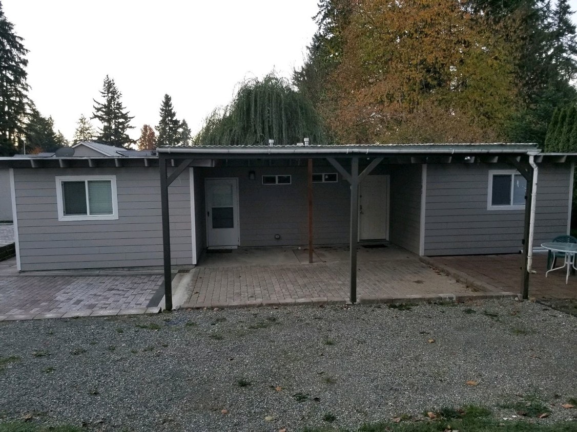 183 129th St E Unit 1 bd, Parkland, WA 98445 Apartment for Rent in