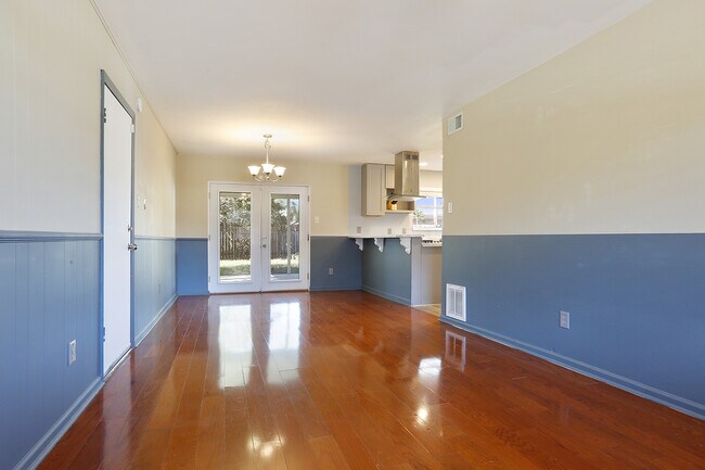 Building Photo - 2027 St Nick Dr