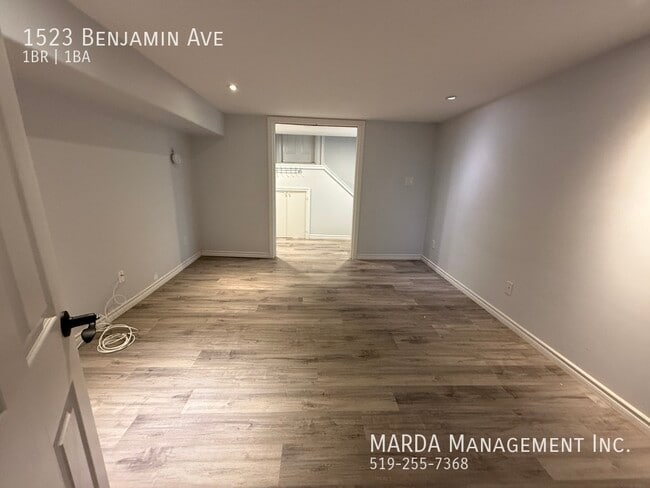 Building Photo - RENOVATED 1 BED/1BATH - LOWER UNIT PLUS 40...
