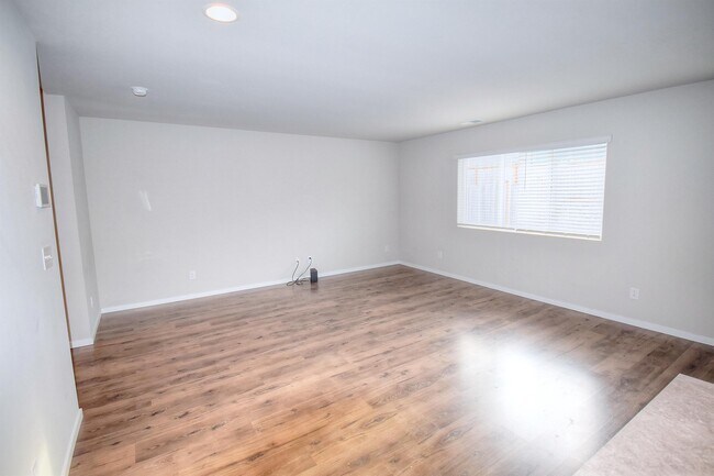 Building Photo - 6923 Sweetgum Ave NE