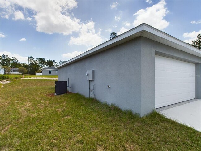 Building Photo - 13215 SW 77th Ave