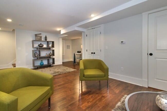Building Photo - 29 Bonair St