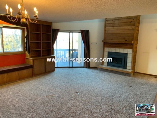Building Photo - 838 Pebblewood Dr