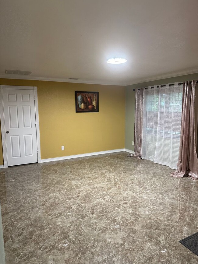 Foto del edificio - Cozy 2-Bedroom Duplex for Rent in Lakeland