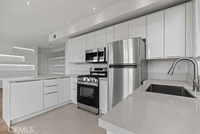 Foto del edificio - 8811 Burton Way