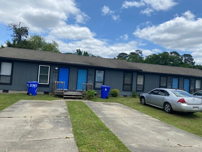 Foto del edificio - 5741 Aftonshire Dr