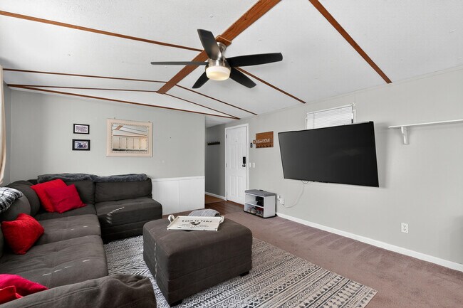 Foto del edificio - 9166 Porter Rd