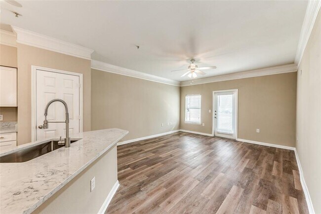 Building Photo - 11666 Gulf Pointe Dr